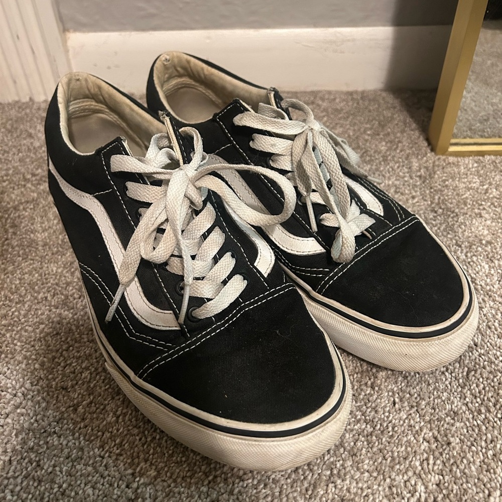 Vans Men's Black and White Sneakers
